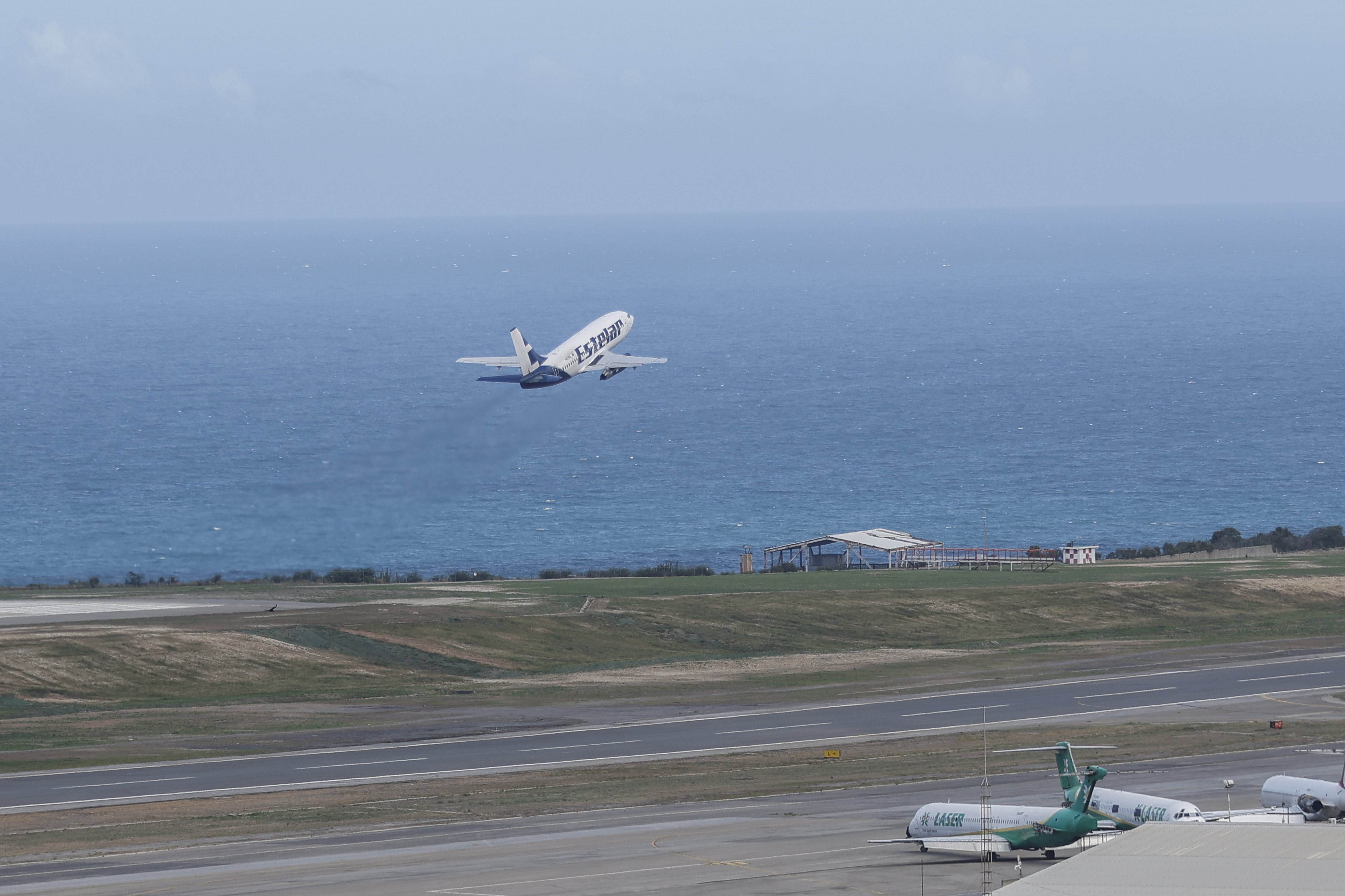 Luego de que el presidente de Estados Unidos anunciara la apertura del espacio aéreo venezolano para retomar los vuelos comerciales, distintas aerolíneas anunciaron planes de regreso a Caracas.
(Foto:    Pedro Mattey/Anadolu via Getty Images)