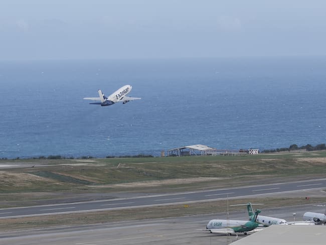 Luego de que el presidente de Estados Unidos anunciara la apertura del espacio aéreo venezolano para retomar los vuelos comerciales, distintas aerolíneas anunciaron planes de regreso a Caracas.
(Foto: Pedro Mattey/Anadolu via Getty Images)