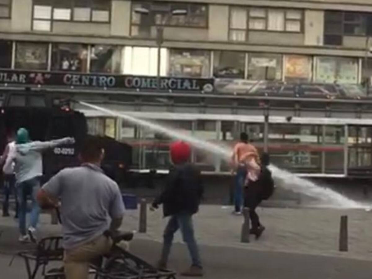 Violenta protesta de vendedores en San Victorino