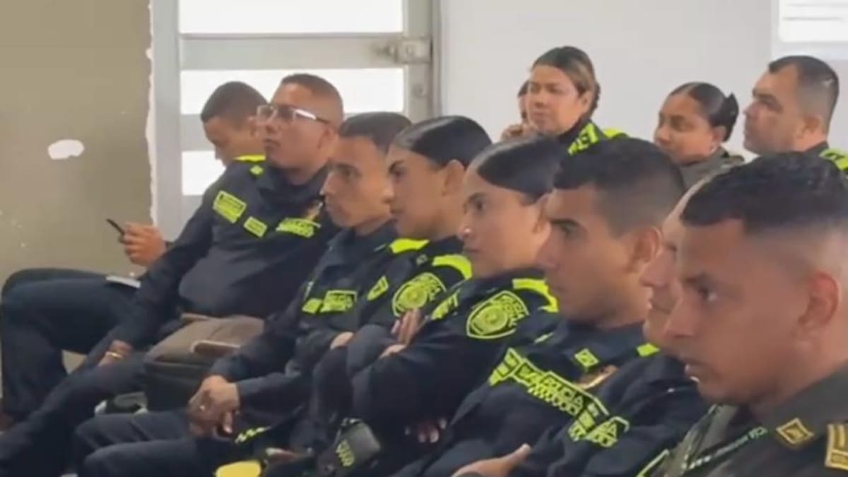 Cien nuevos policías aprenden como atender y entender a comunidades afro.