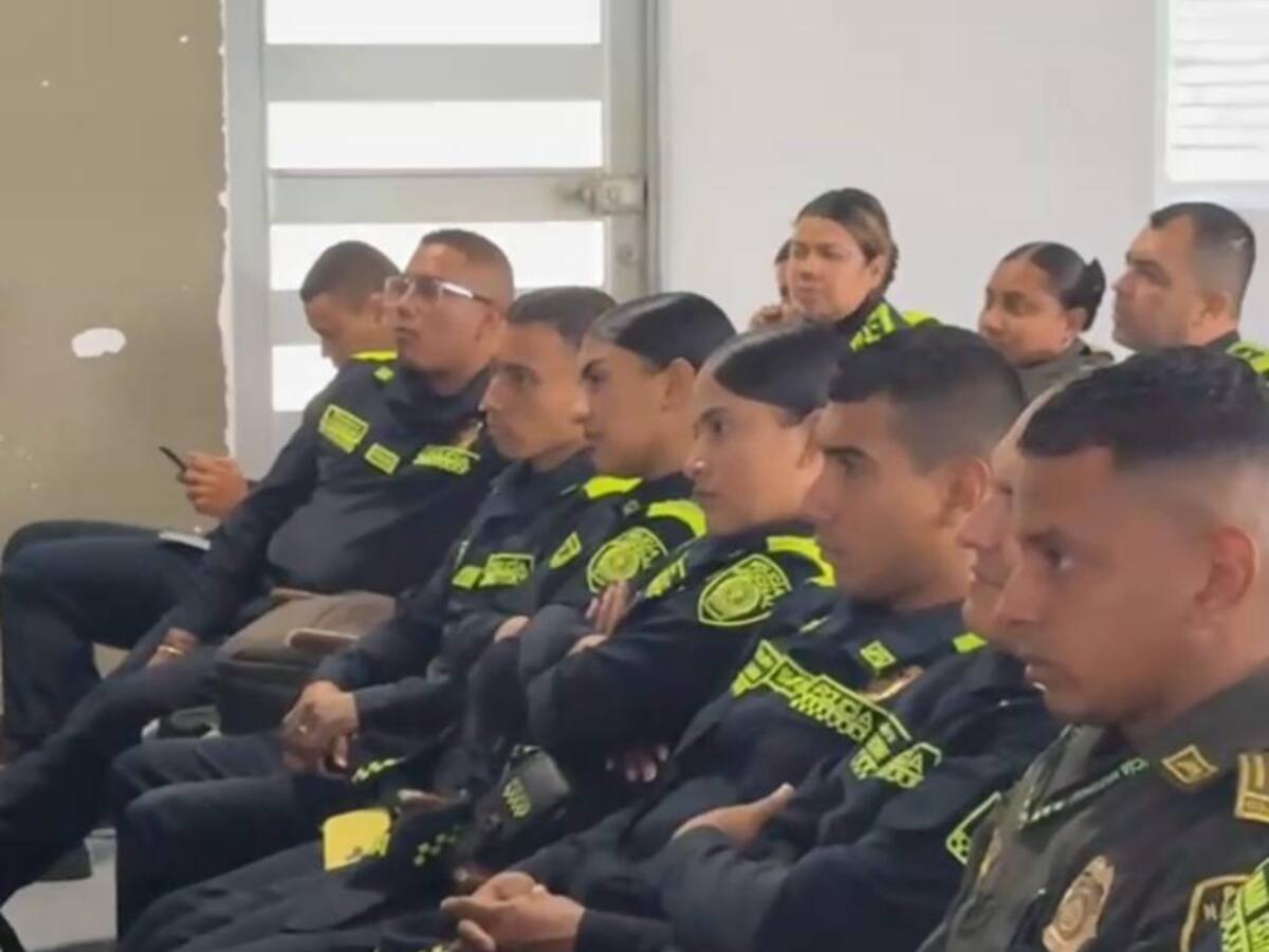 Cien nuevos policías aprenden como atender y entender a comunidades afro.