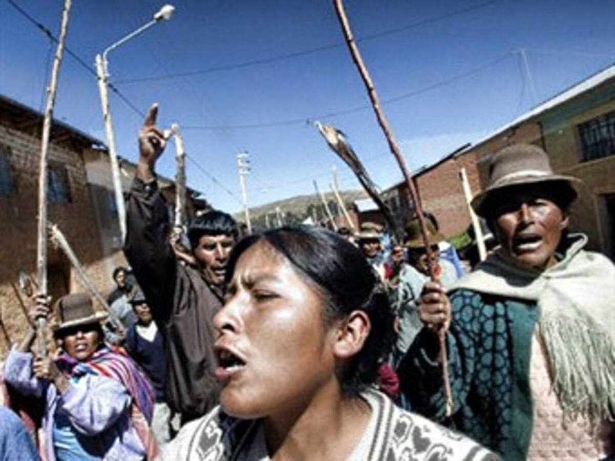 Indígenas peruanos reclaman ley que obligue a consultarles lo que les concierne