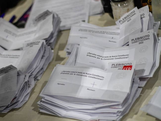 Papeletas utilizadas en el plebiscito constitucional de Chile.           Foto: Getty 