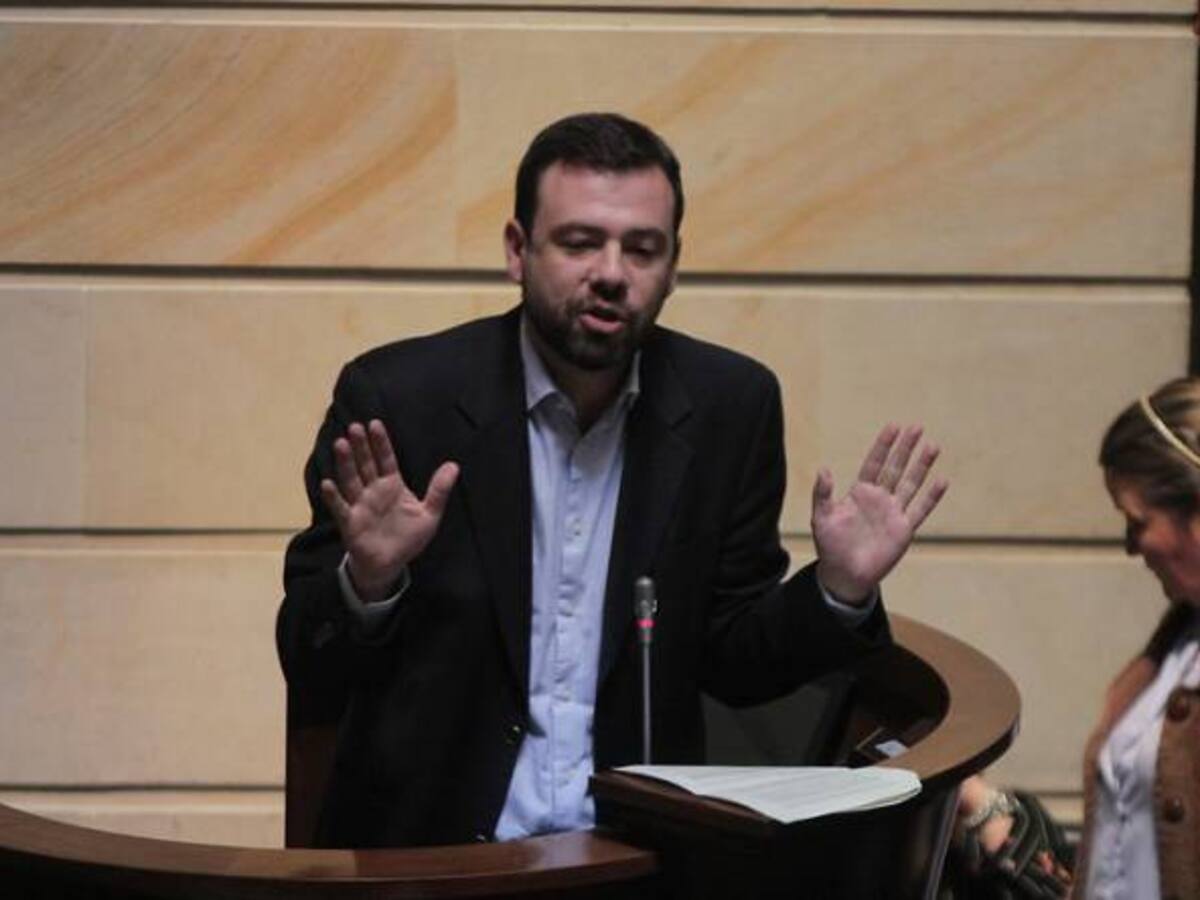Carlos Fernando Galán se sigue alejando de Cambio Radical
