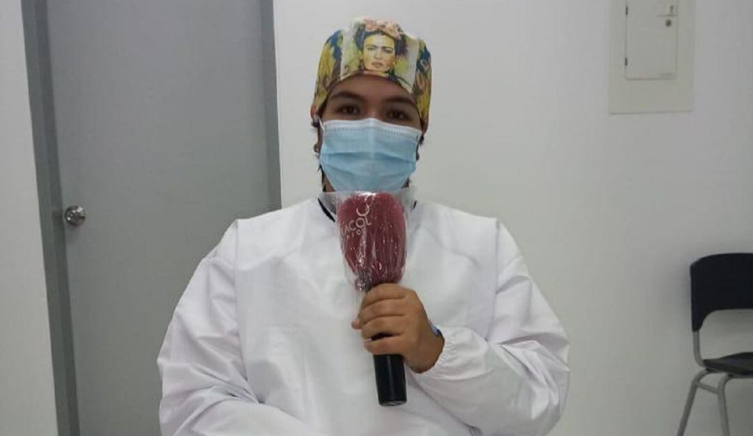 Juliana López, primera vacunada en Manizales