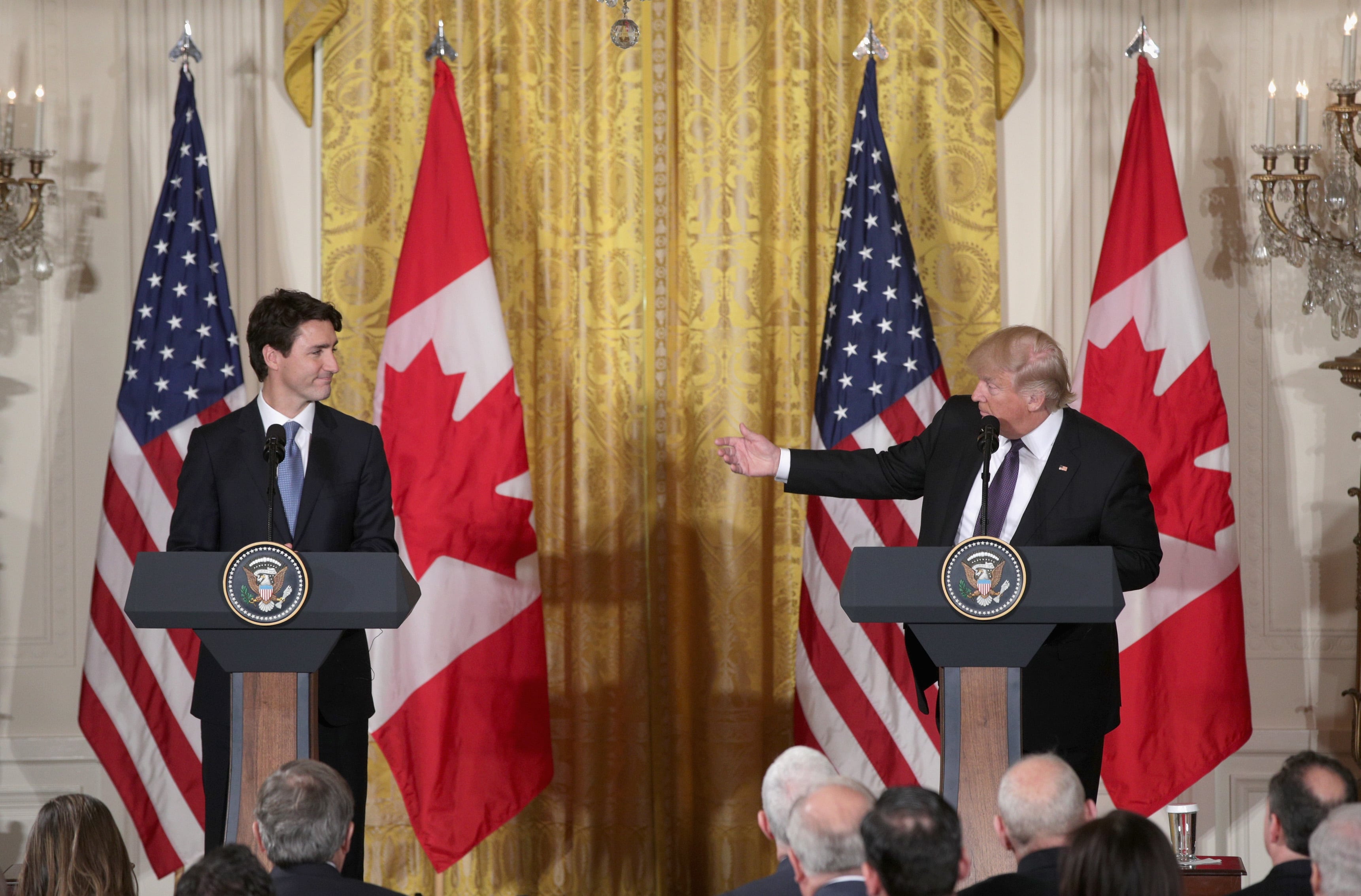 El primer ministro Justin Trudeau anunció que la suspensión va en línea con nuevas medidas desde Canadá para atender el flujo de fentanilo en la frontera.
(Photo by Alex Wong/Getty Images)