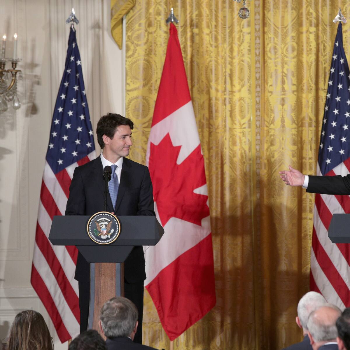 Estados Unidos suspende por un mes los aranceles sobre Canadá