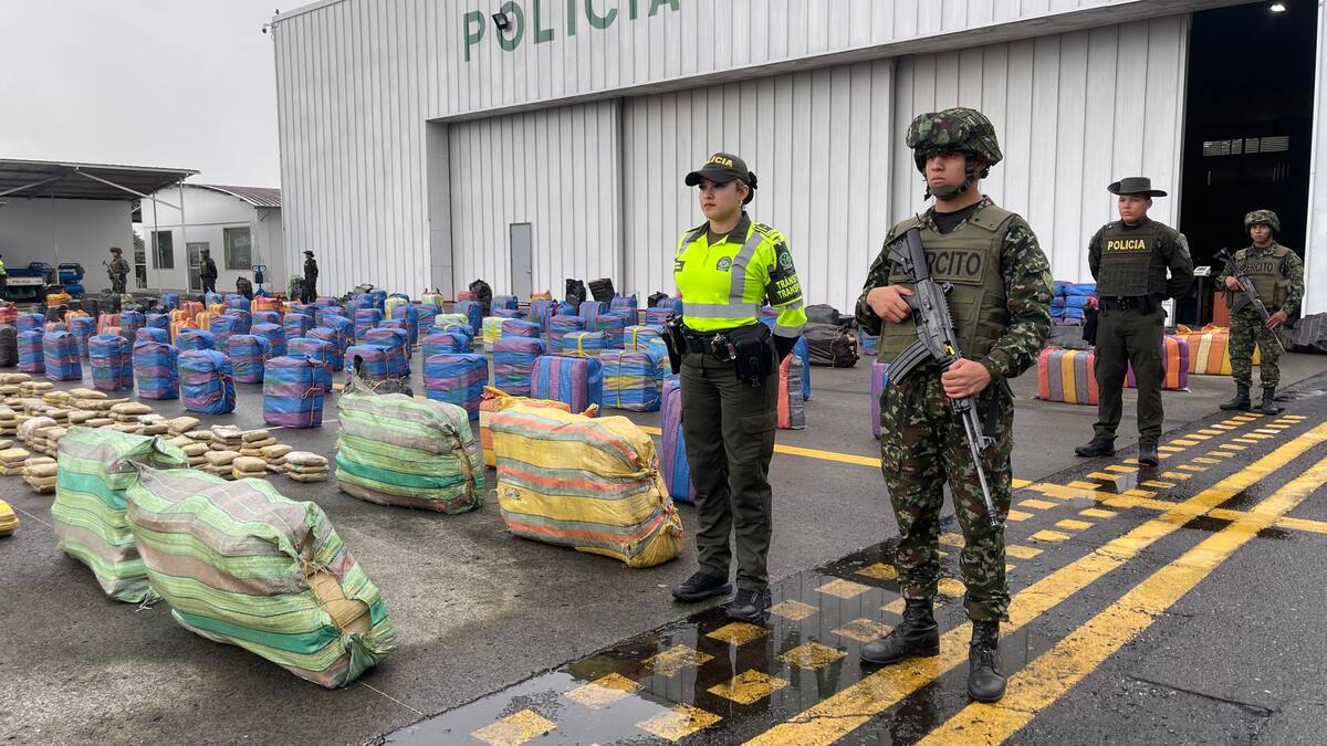 Tractocamión repleto de drogas se volcó tras evadir puesto de control en Tuluá