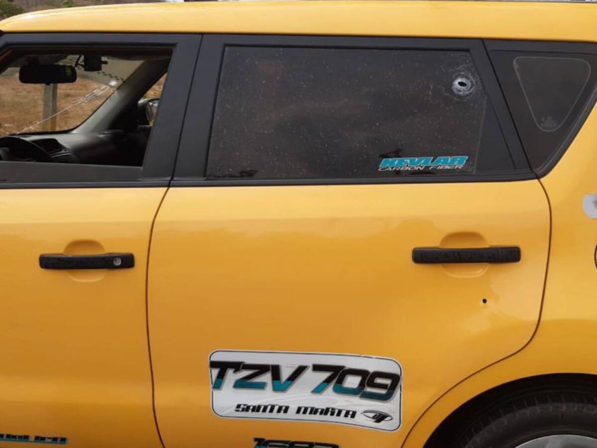Con disparos a su vehículo, amenazan a conductor de taxi en Santa Marta