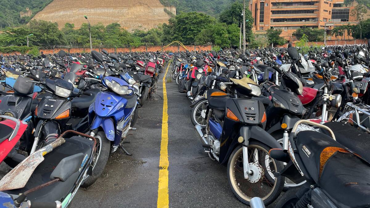 22 años buscando su carro en los patios de Tránsito Bucaramanga