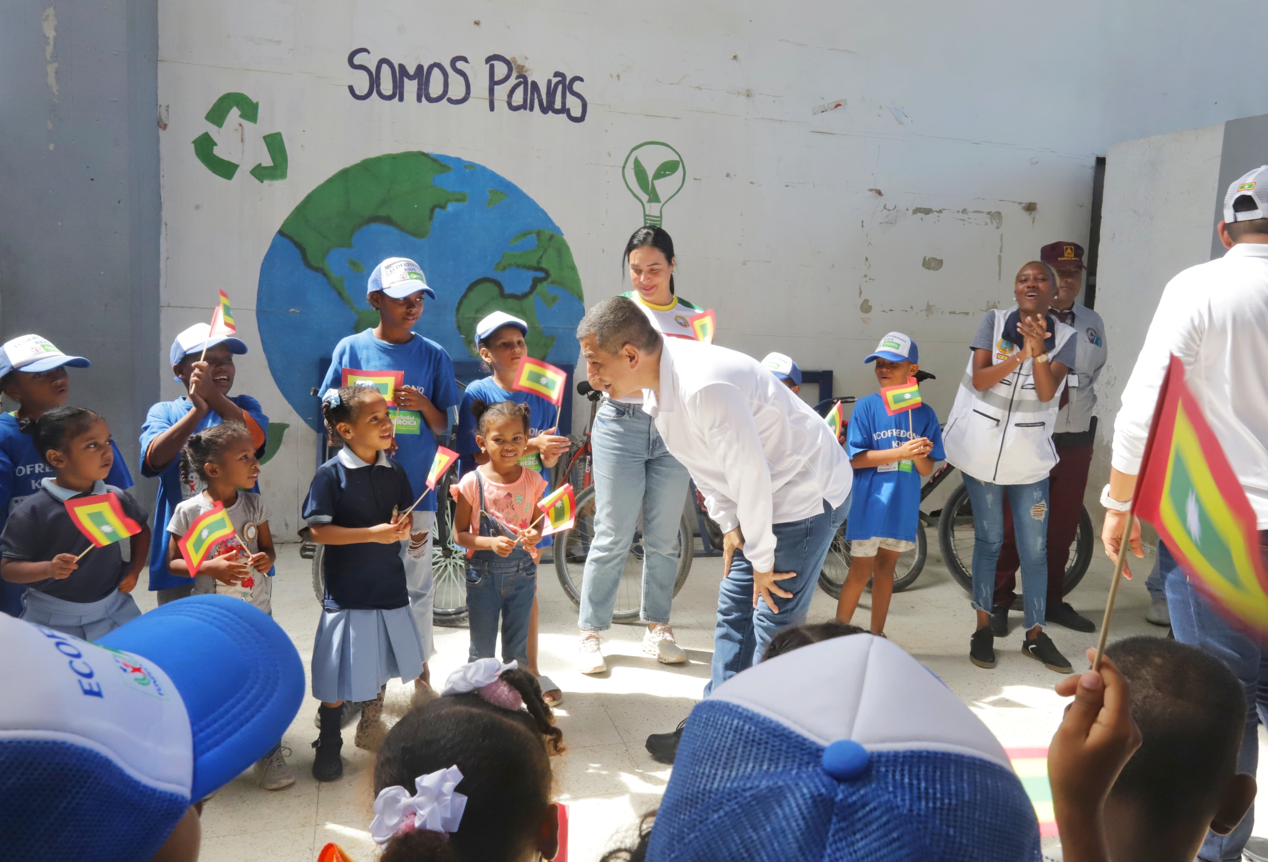 También se oficializaron dotaciones y mejoras en la I. E. de Fredonia