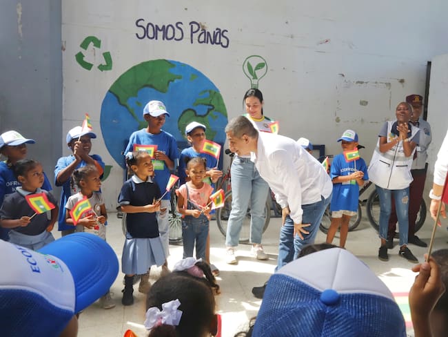 También se oficializaron dotaciones y mejoras en la I. E. de Fredonia