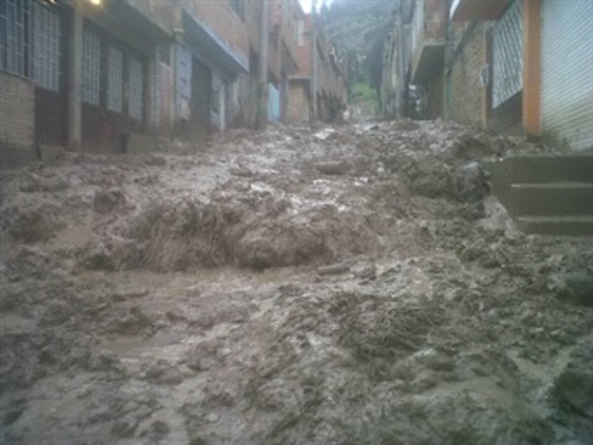 Cuatro viviendas colapsadas y 400 evacuadas en el sur de Bogotá