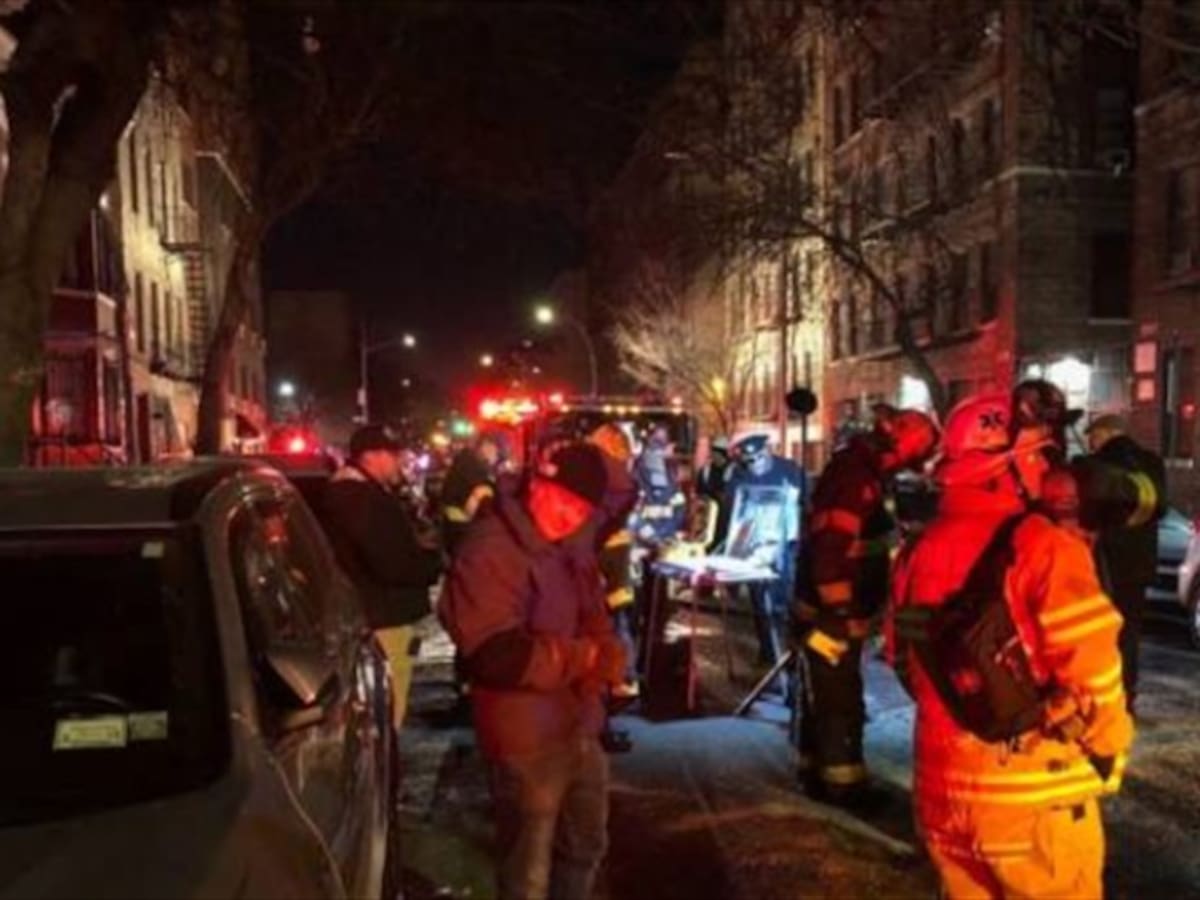 Los bomberos sacaron a mi cuñado muerto del edificio: sobreviviente incendio en Nueva York