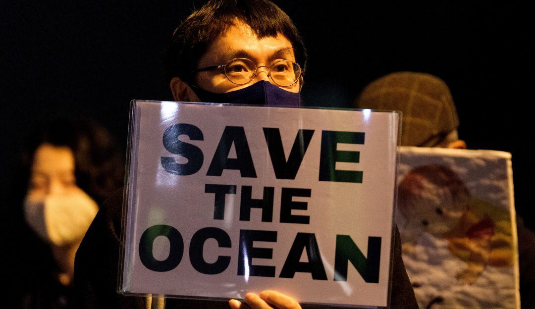 Protestas en Japón en contra del vertimiento del agua de Fukushima al mar