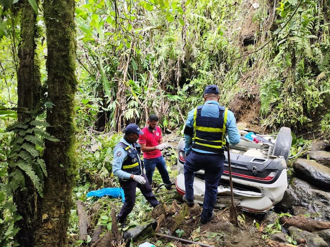 Carro accidentado en vía Quibdó-Medellín- foto cortesía