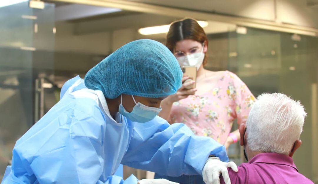 Vacunación en megacentros