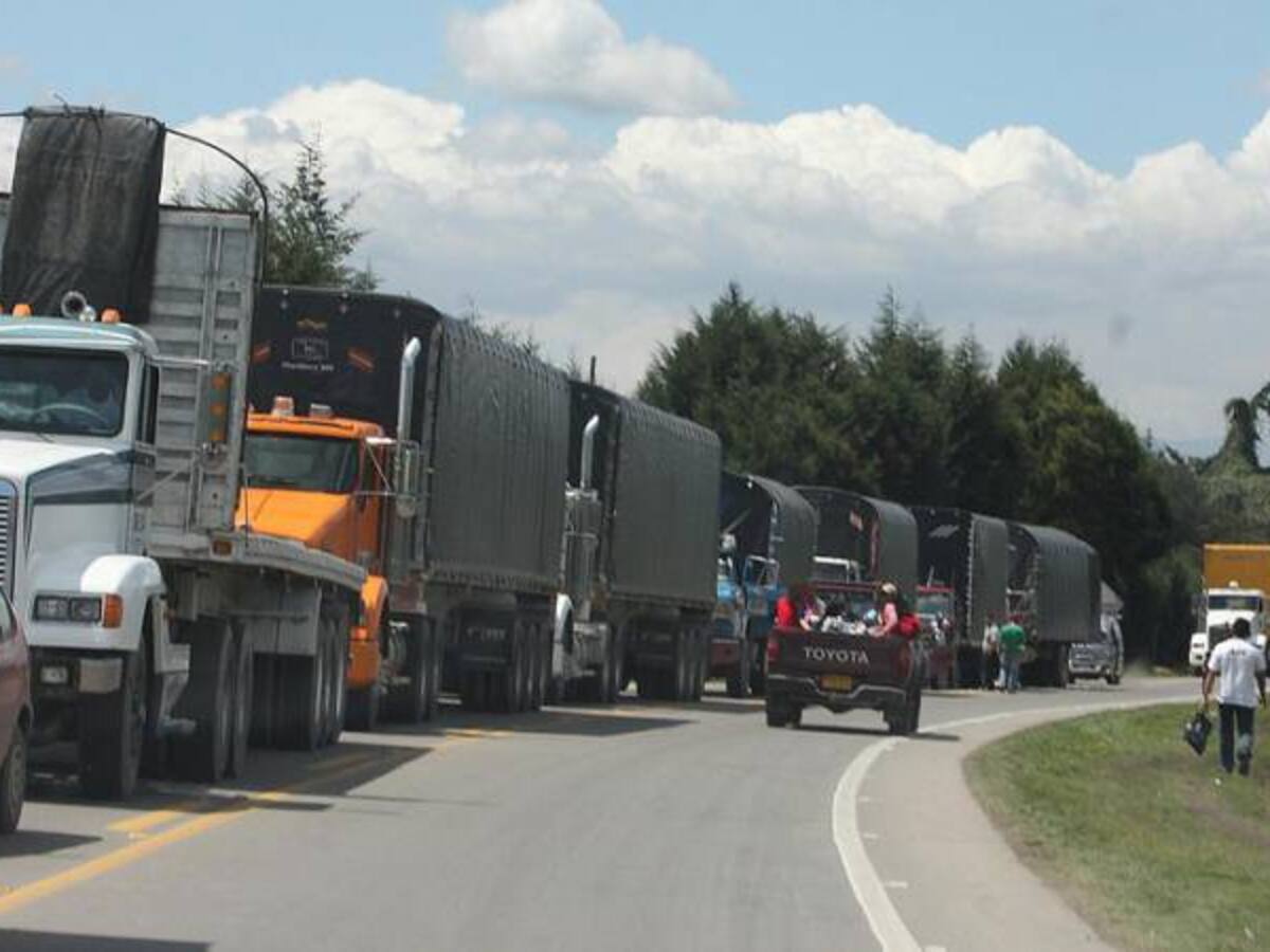 En el Huila obstaculizan caravanas de acompañamiento