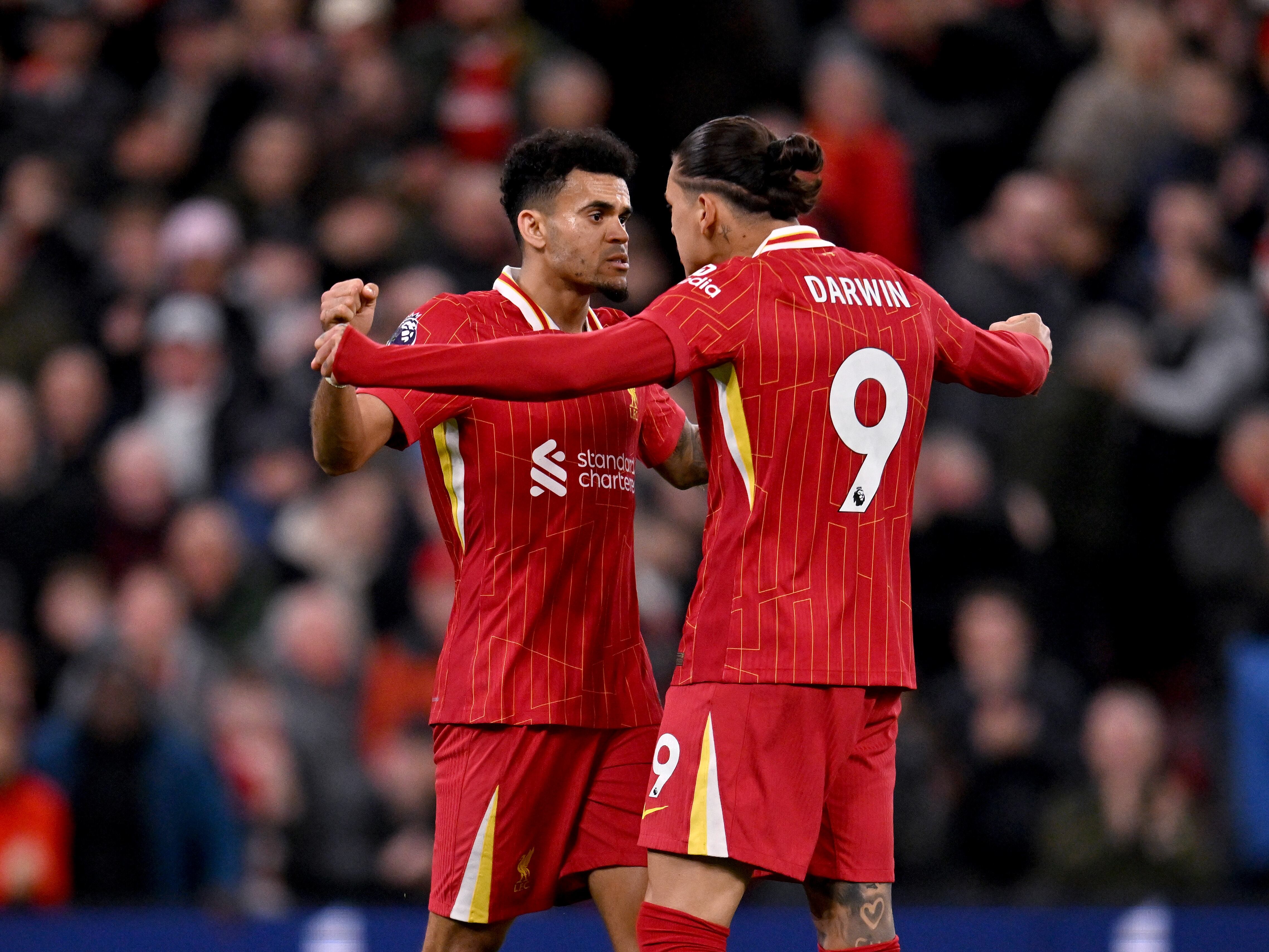 Luis Díaz festeja junto al uruguayo Darwin Núñez. (Photo by Andrew Powell/Liverpool FC via Getty Images)