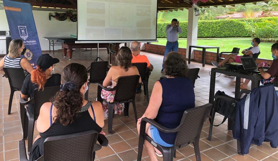 Capacitación a la comunidad por amenaza volcánica