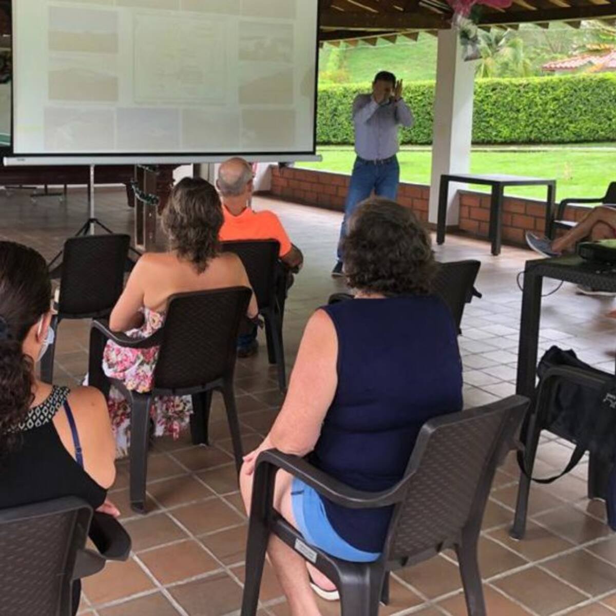 Capacitan a comunidades en zona de influencia ante amenaza volcánica