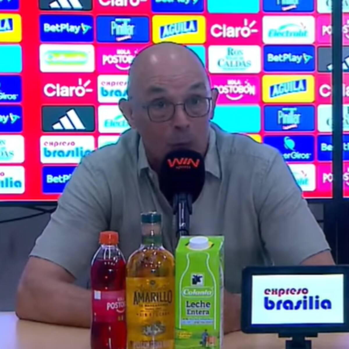 Alfredo Arias defiende a Jermein Peña: “No es un delincuente, cometió un error en una cancha”