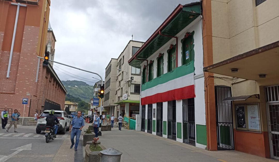 Los balcones en Calarcá, rinden honor a los 136 años de fundación en la villa del cacique