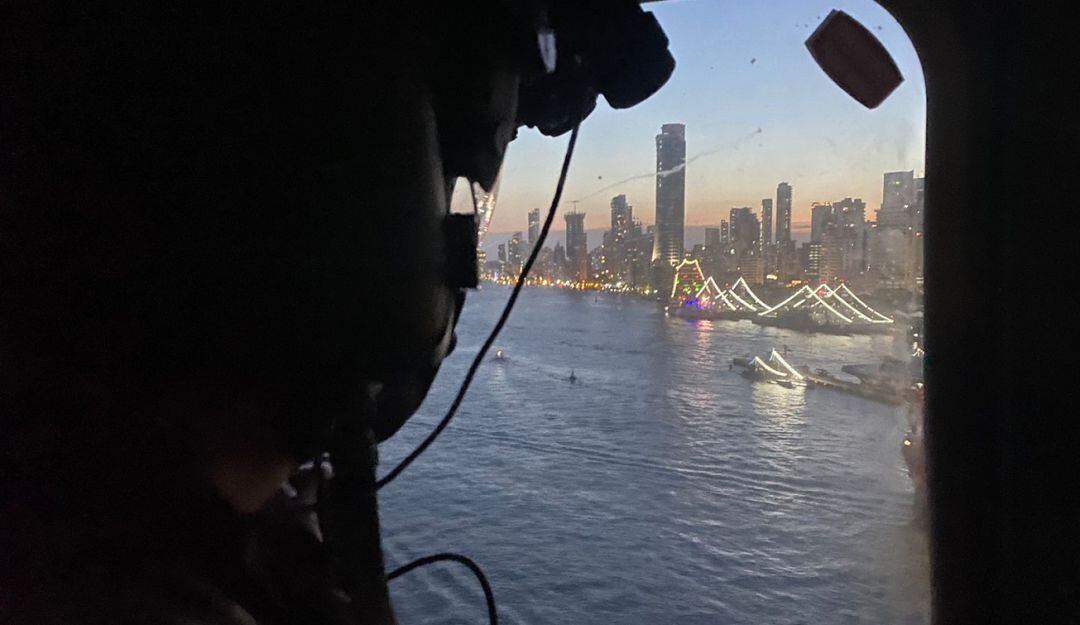Desde el aire se acompañan las labores que realizan las fuerzas en superficie, principalmente en las playas de la ciudad