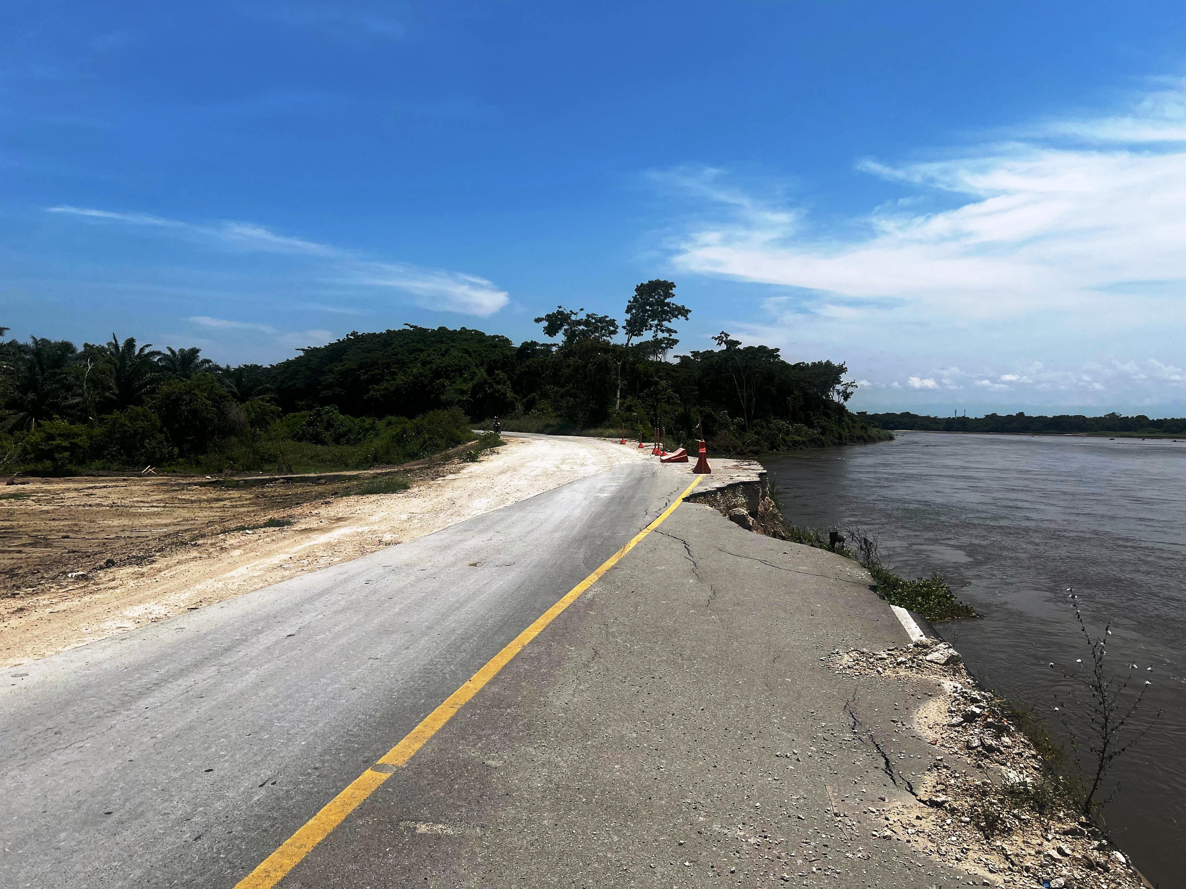 UNGRD protege vía Río Viejo – Regidor con obras de emergencia en el río Magdalena
