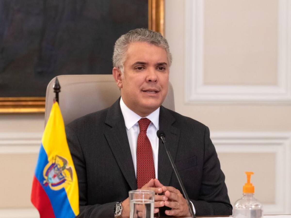 No hay que hacer cuentas alegres con la vacuna del Covid: Duque