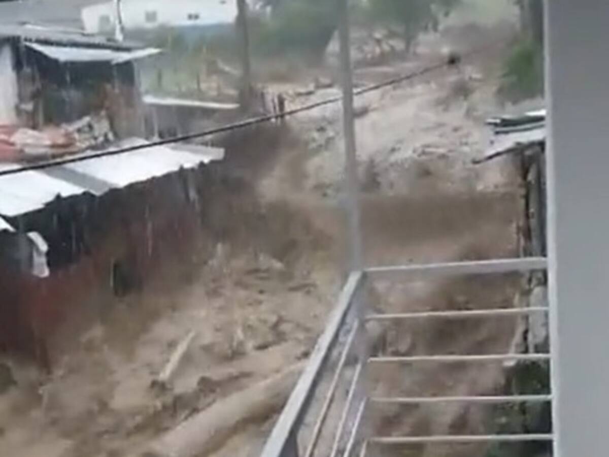Emergencia en Piedecuesta por desbordamiento de quebrada