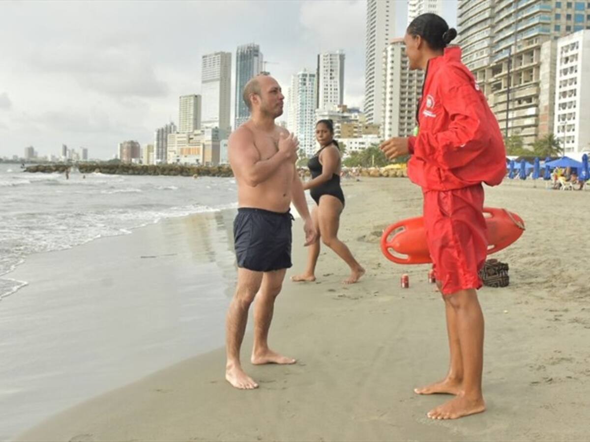 Por falta de contrato con salvavidas, concejal pide que se cierren las playas de Cartagena