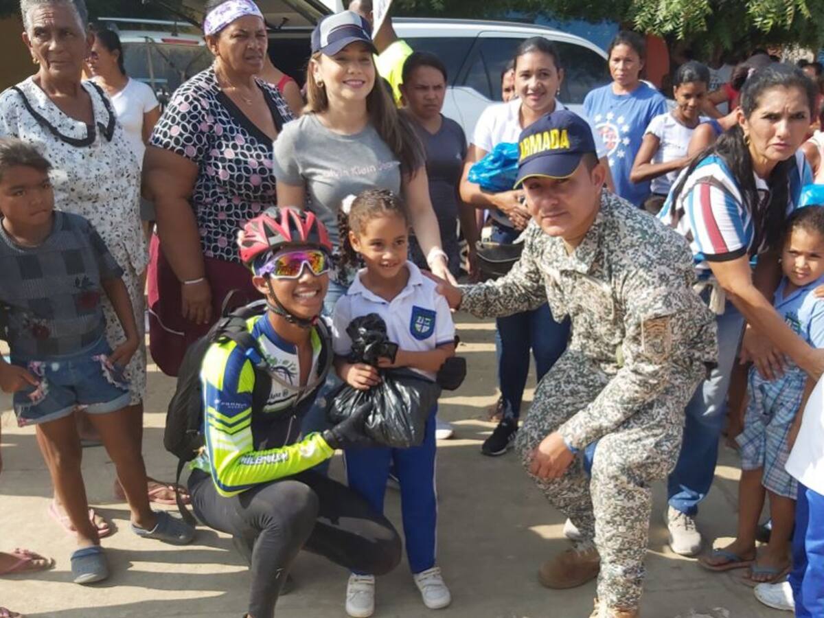 Armada de Colombia entregó Kit escolares en los Montes de María