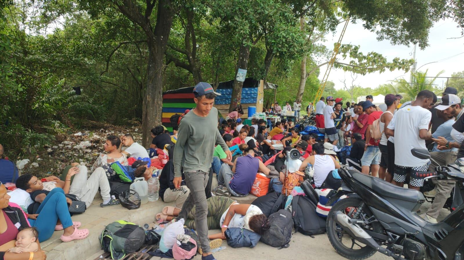 Migrantes varados en Turbo- foto Yeison Rojas