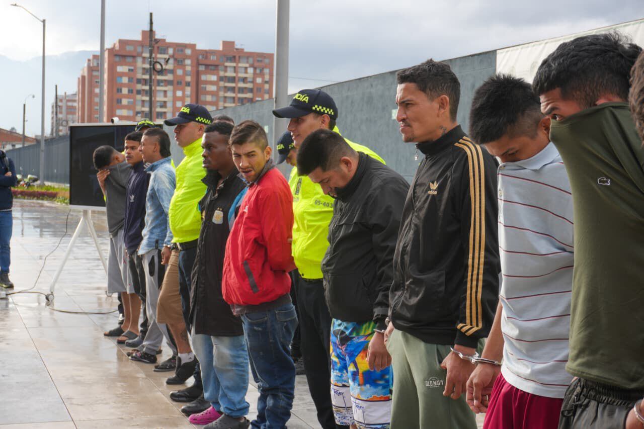 Traficantes se hacían pasar por lavadores de carros para vender drogas en empaques de dulce en Bogotá