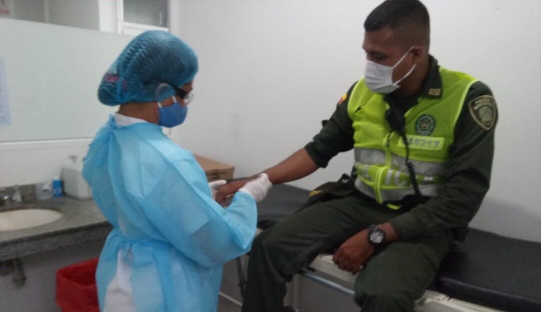 Uno de los policías que fue agredido