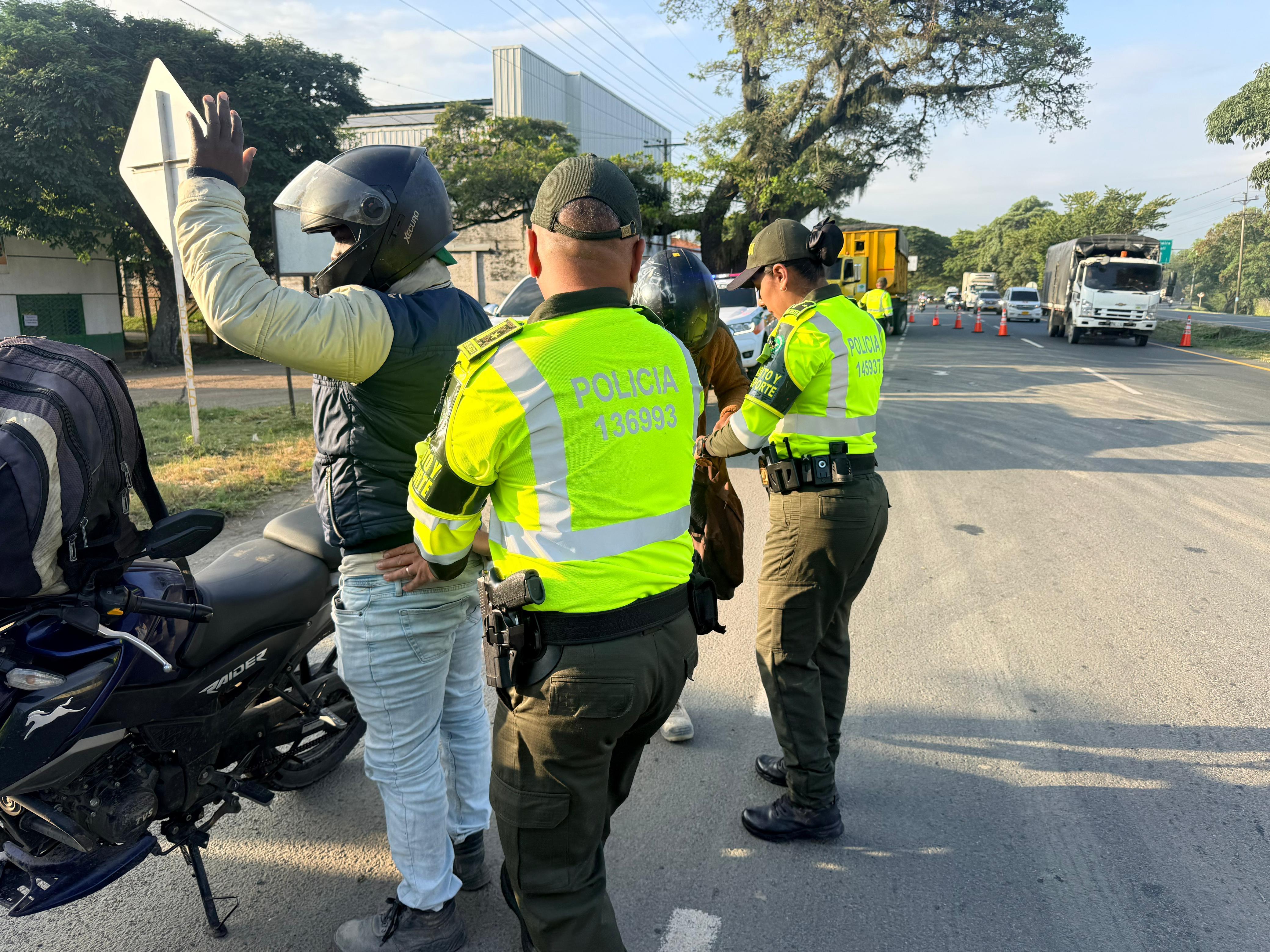 Megatoma policial y militar en Buga, Valle, deja 80 capturas y 2 toneladas de marihuana incautadas