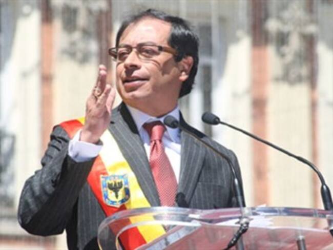 Alcalde Gustavo Petro respalda los diálogos de paz entre el Gobierno y la guerrilla