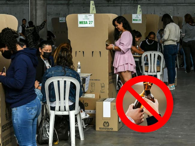 De fondo, colombianos votando en las urnas. En el círculo, dos botellas de cerveza con símbolo prohibido _ Fotos_ GettyImages