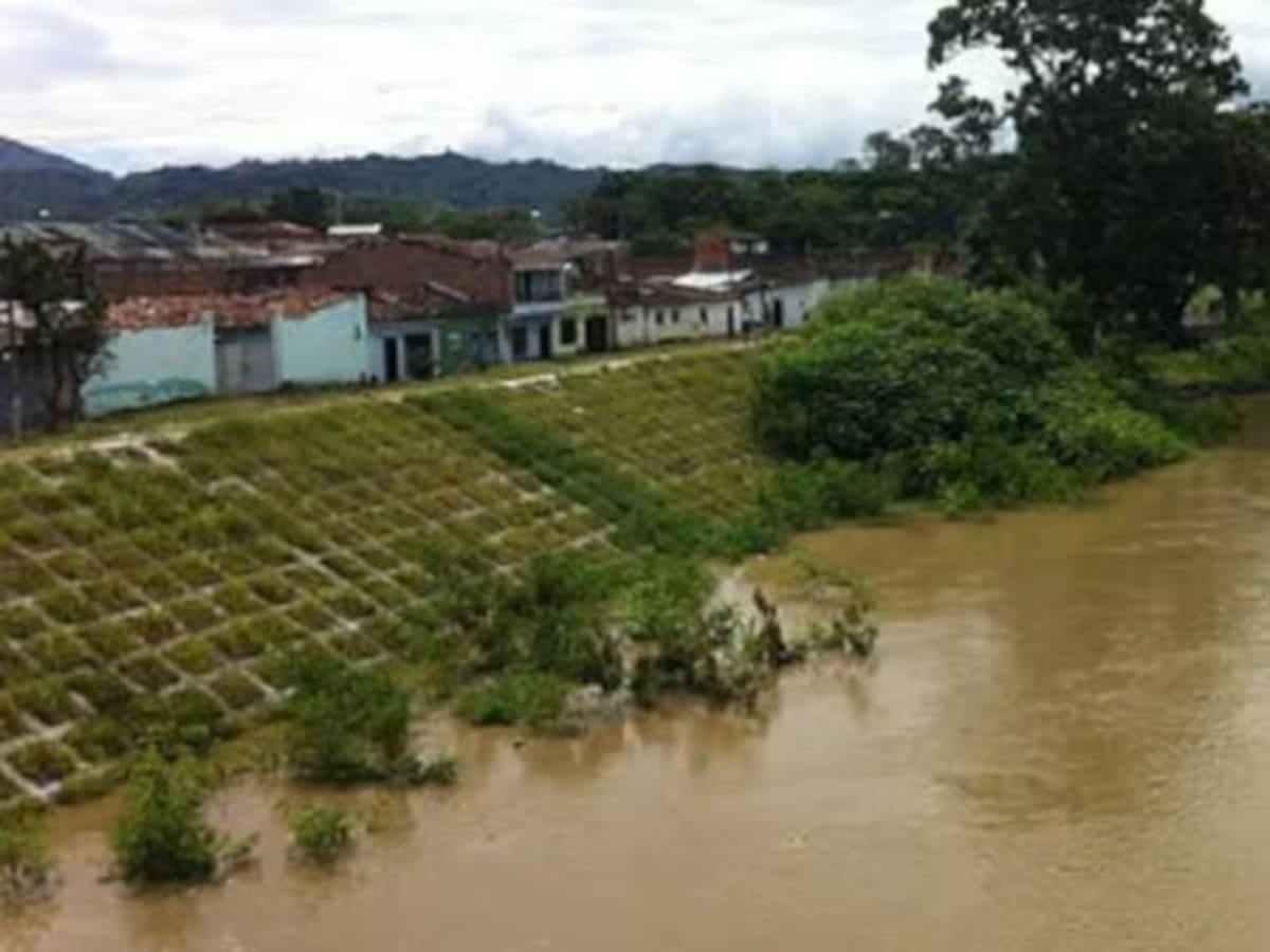 Comunidad de La Virginia pidió ayuda urgente ante el posible colapso del jarillón