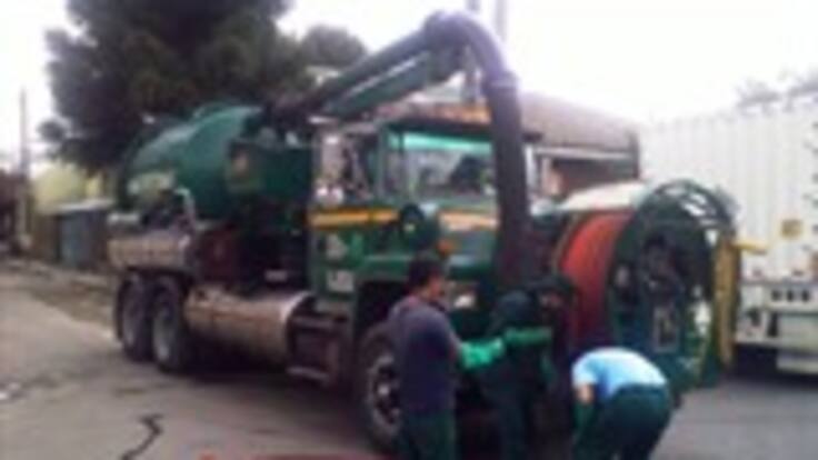 Desde colchones hasta pedazos de animales se encuentran en las alcantarillas de Bogotá