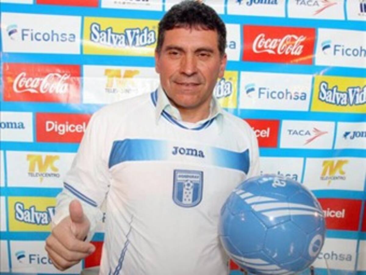 Luis Fernando Suárez debe afirmar el 'Aztecazo' ante Panamá