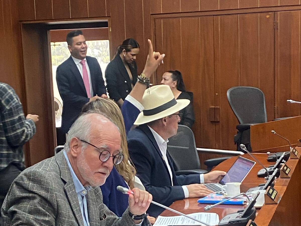 Aprueban en primer debate el proyecto de ley que busca eliminar el “madrugón escolar”