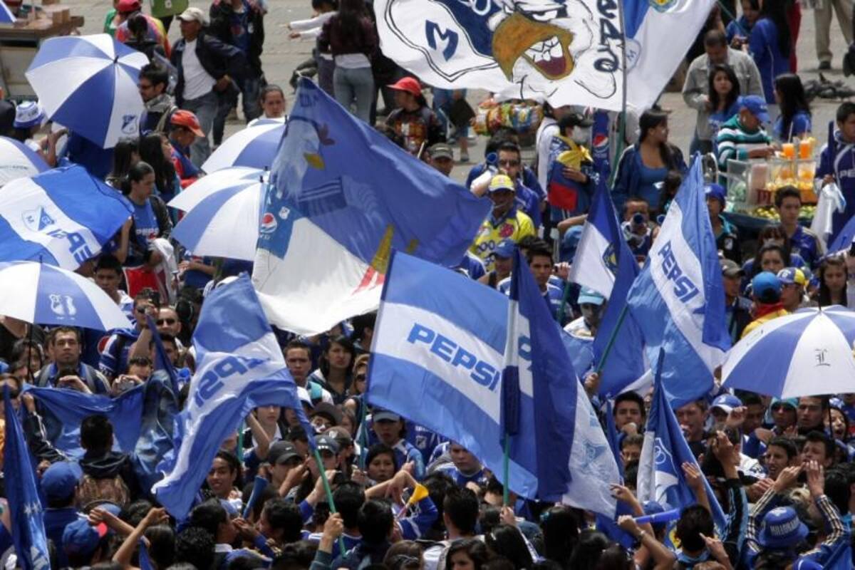 Los hinchas de Millonarios celebran el cumpleaños 67 del equipo Embajador. Foto: COLPRENSA ©