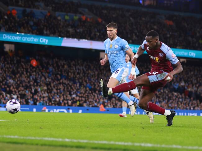 Jhon Durán vs Manchester City (Photo by Marc Atkins/Getty Images)