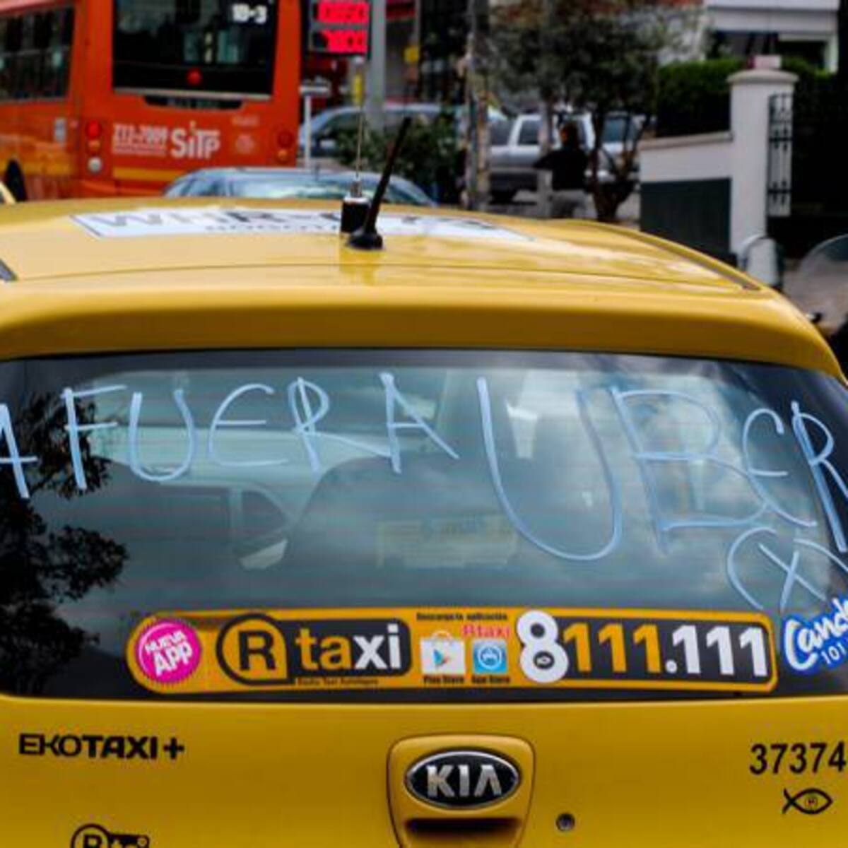 Más de cien taxistas de Pereira se unen al paro nacional contra Uber