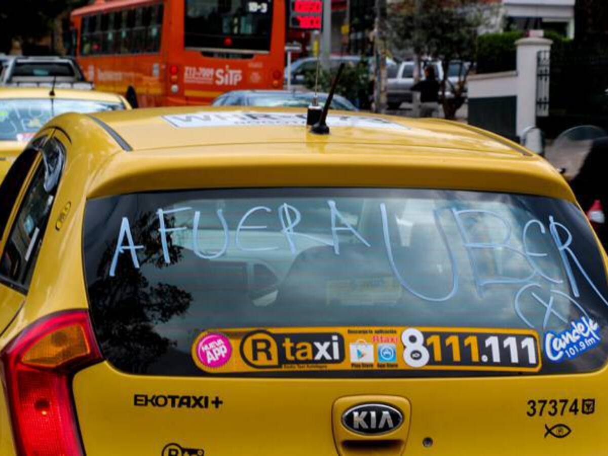 Más de cien taxistas de Pereira se unen al paro nacional contra Uber