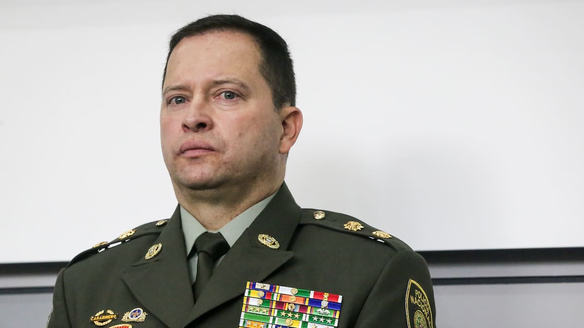 Mil millones de pesos de recompensa por quien amenazó al director de la Policía: Mindefensa