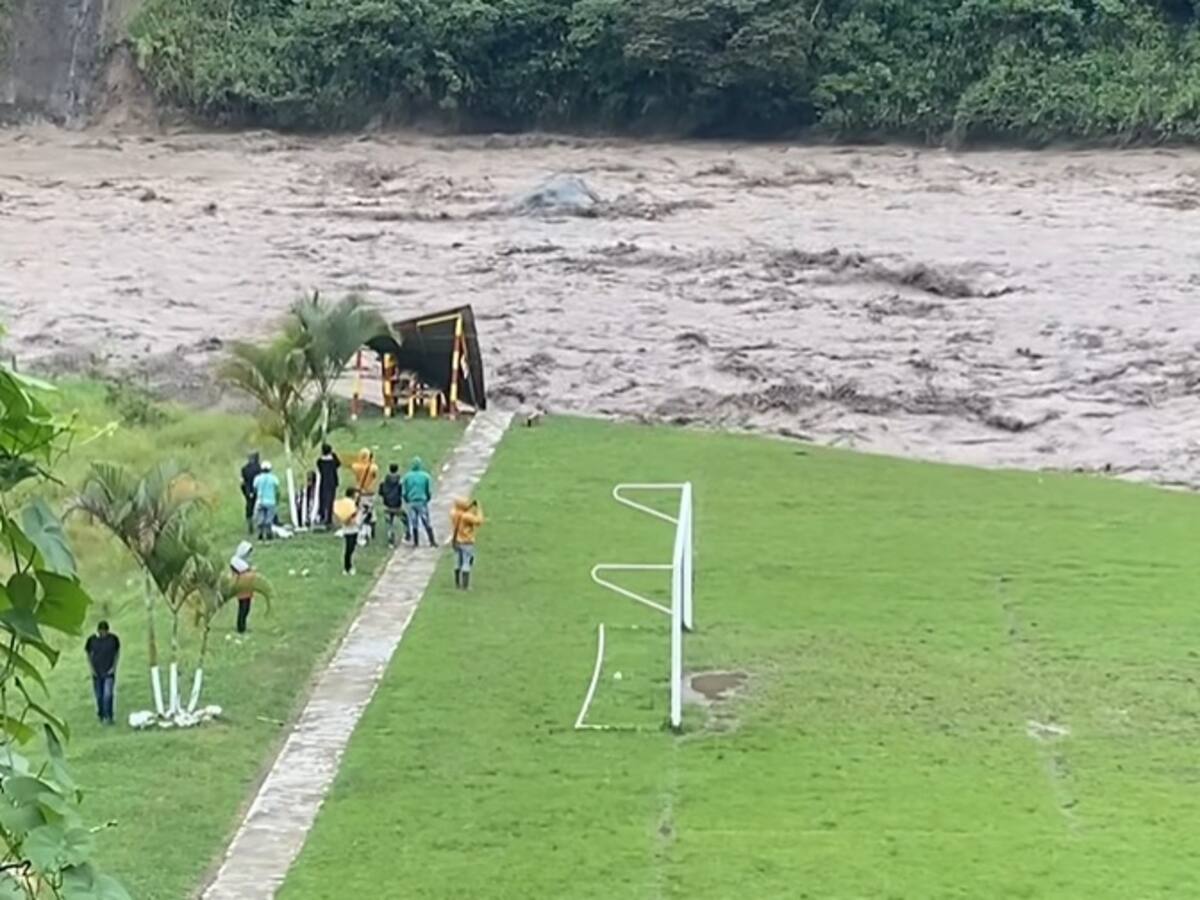 Una mujer muerta, puentes destruidos y comunidades incomunicadas dejan las lluvias en Cauca