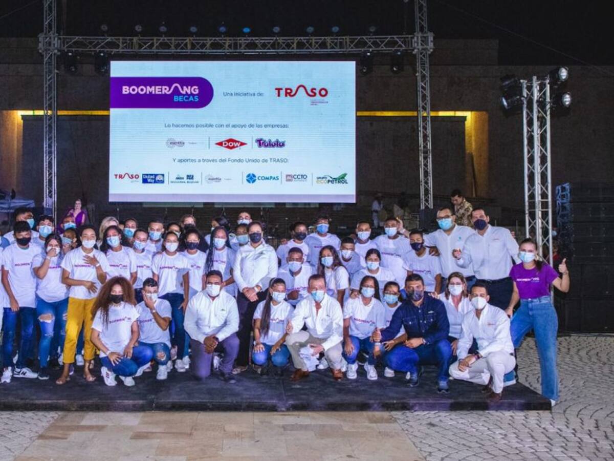 Colectivo Traso y sus empresas aliadas regalaron un concierto y 34 becas